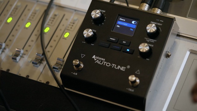 Amazon.com: HeadRush VX5 Vocal Effects Pedal with Antares AutoTune